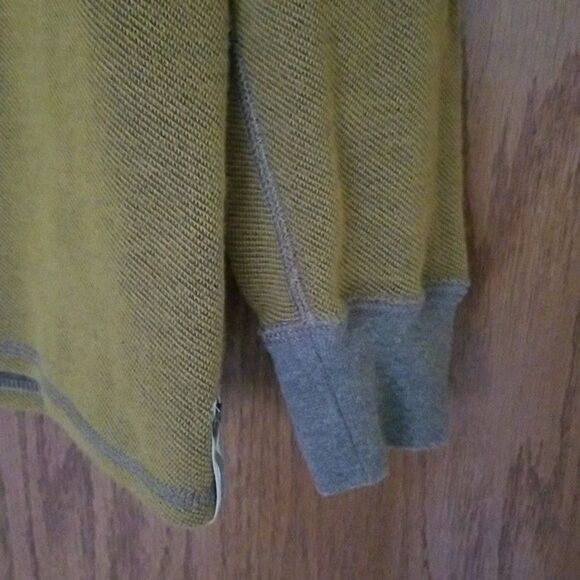 Tommy Bahama men's long sleeve top Medium - Picture 3 of 9